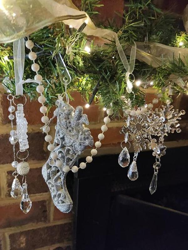 18pcs Christmas Tree Decoration Crystal Ornaments, Hanging Acrylic Christmas Snowflake Icicle Drop Crystal Ornaments for Christmas Tree photo review