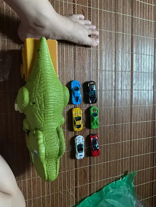 Children's Large Dinosaur Toy Swallowing Inertia Pull Back Car photo review