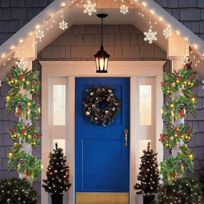 Christmas Garland Decoration with Warm LED Lights, Pre-Lit Lighted Christmas Garland Decorated with Pine Cones