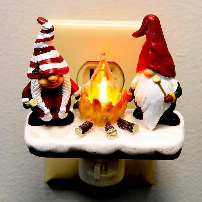 Christmas Gnome Campfire Nightlight, 3D Stereo Gnome Christmas Eve Lights, LED Faux Campfire Lamp Christmas Decoration