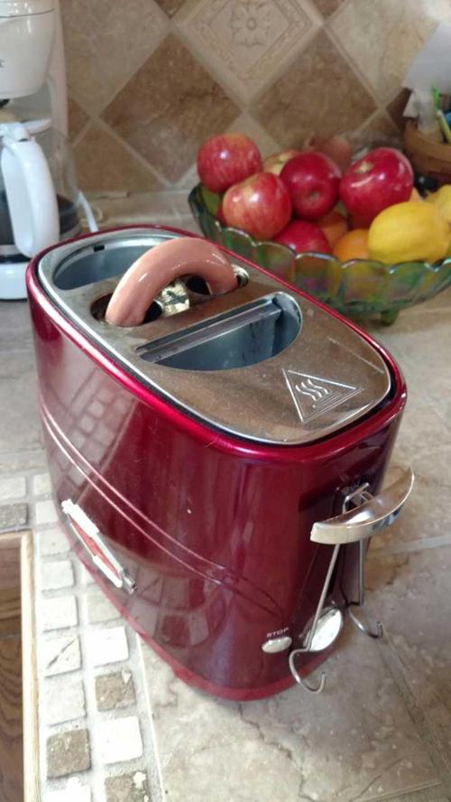 Compact Pop-Up Hot Dog Toaster: Perfect for Small Kitchens photo review