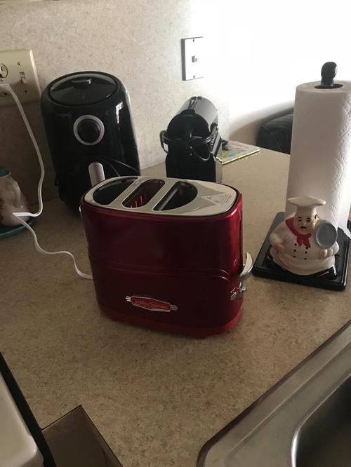 Compact Pop-Up Hot Dog Toaster: Perfect for Small Kitchens photo review