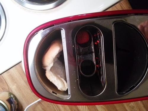 Compact Pop-Up Hot Dog Toaster: Perfect for Small Kitchens photo review