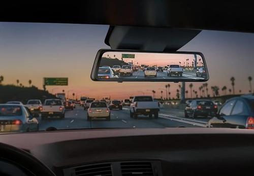 Dash cam on the mirror - Smart driving support