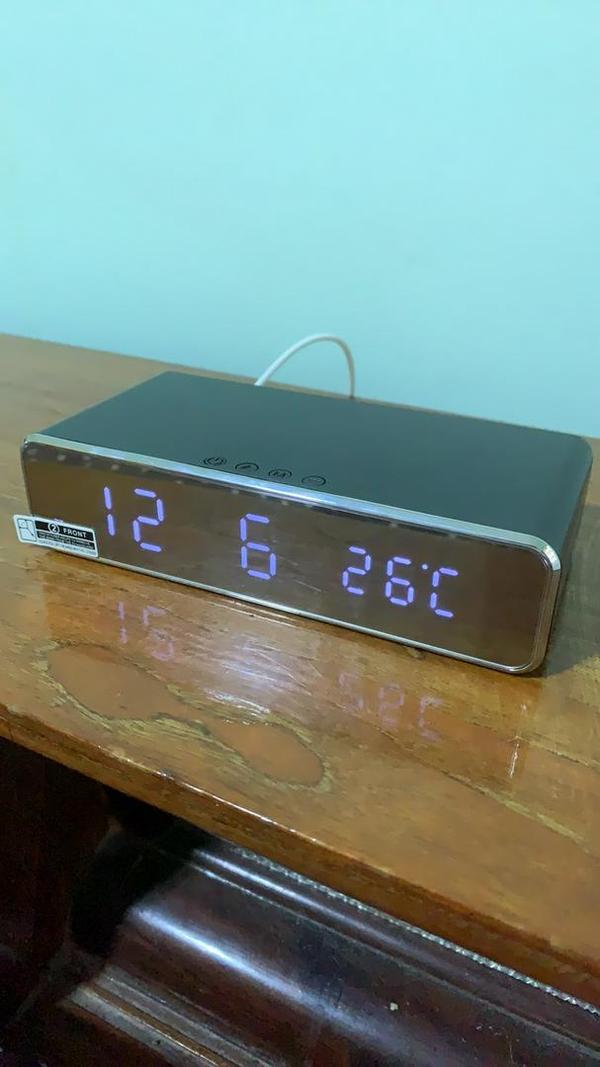 Digital Alarm Clock With Wireless Charger photo review