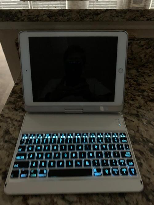 Durable, Protective, and Portable 360 Rotatable iPad Case with Backlit Bluetooth Keyboard photo review