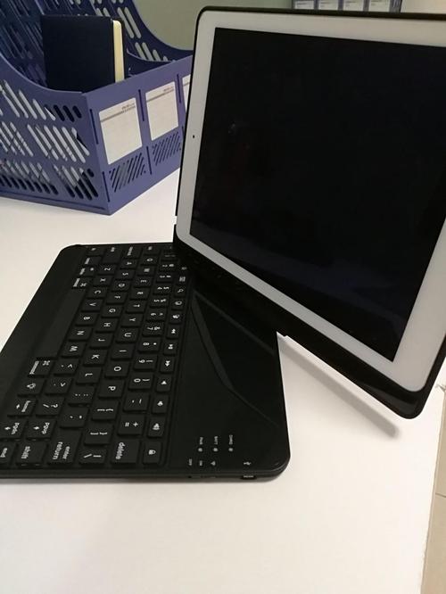 Durable, Protective, and Portable 360 Rotatable iPad Case with Backlit Bluetooth Keyboard photo review