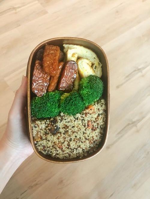 Eco-Friendly Wooden Bento Box for Healthy and Delicious Lunches photo review