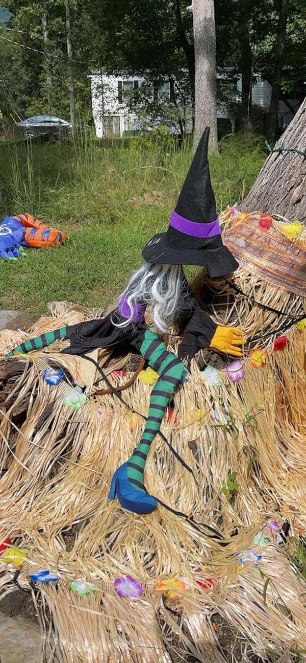 Large Crashing Witch Decor, Halloween Decorations Outdoor Witch Props Ornaments, Outside Garden Funny Witches Crashed photo review