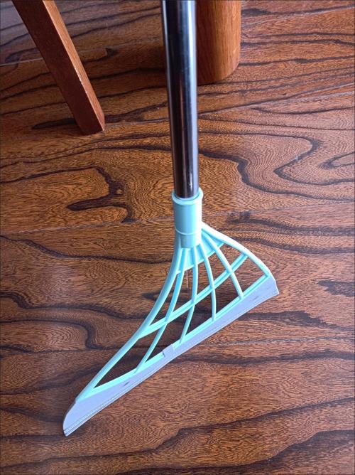 Magic Silicone Broom: Easily Sweep Water & Pet Hair photo review