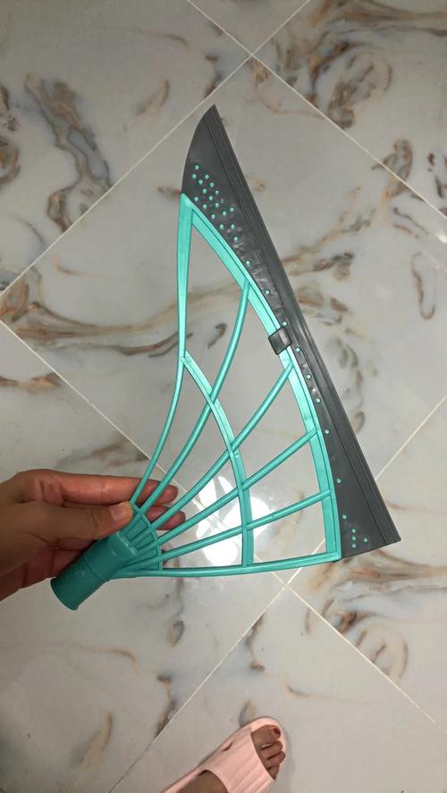 Magic Silicone Broom: Easily Sweep Water & Pet Hair photo review