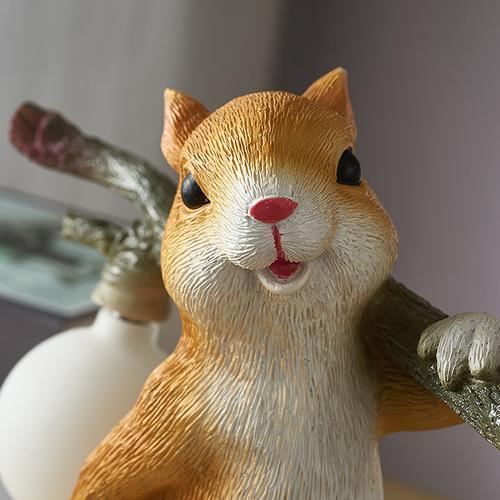 Modern Resin Squirrel Table Lamp for Kids Bedroom Bedside Night Light