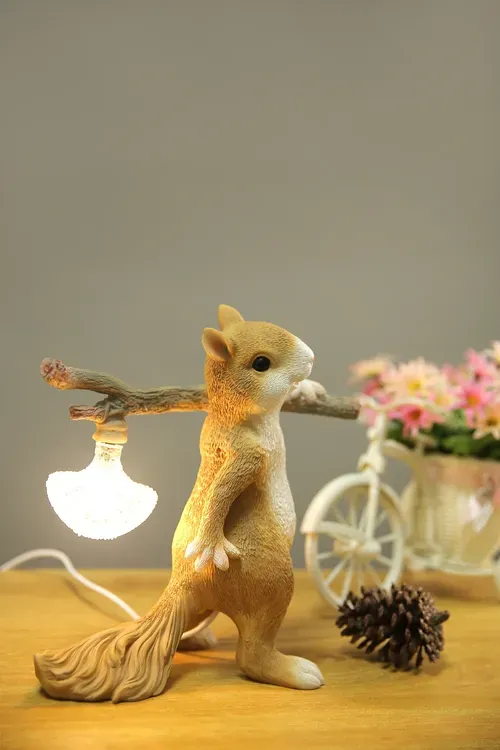 Modern Resin Squirrel Table Lamp for Kids Bedroom Bedside Night Light