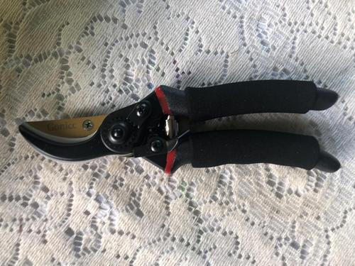 Professional Premium Titanium Bypass Pruning Shears photo review