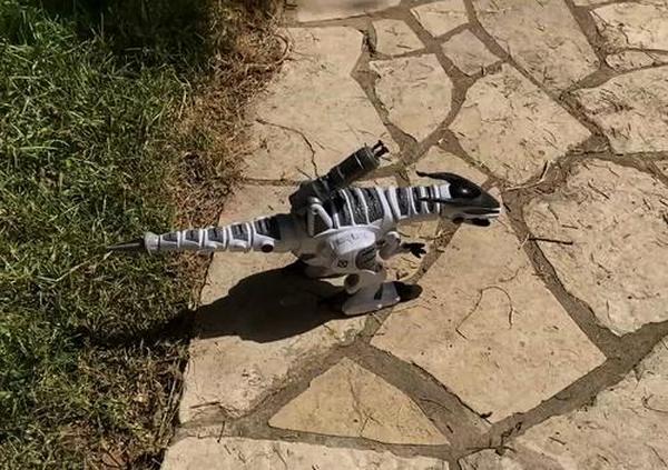 Remote Control Dinosaur Robot, Interactive Electronic Pet, RC T-Rex Toy, RC Robot Dinosaur Intelligent Interactive Smart Toy photo review