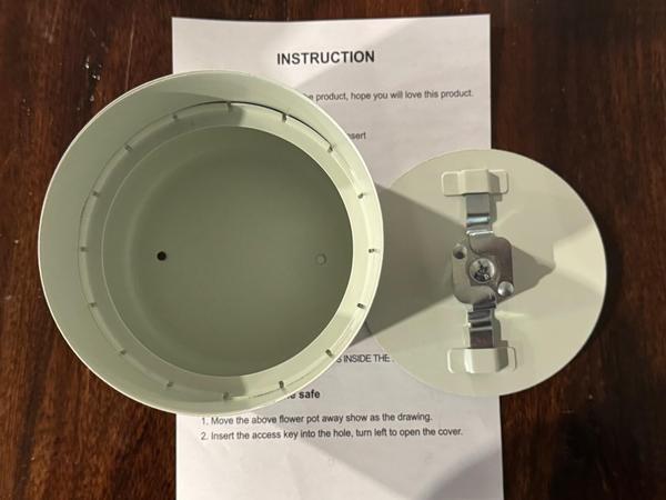 Secret Hidden Safe Lock Box, Waterproof Flower Pot Diversion Safe with Key Lock photo review