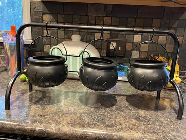 Set of 3 Witches Cauldron Serving Bowls on Rack, Black Plastic Hocus Pocus Candy Bucket Cauldron, Halloween Party Decorations photo review