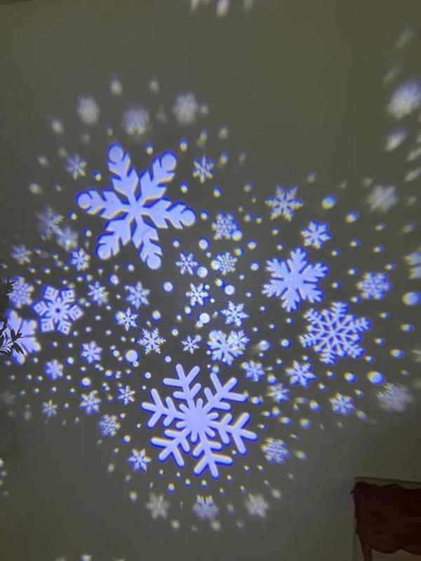 Snowflake Projector Lights Outdoor, Snowfall Lamp Night Light Projection, LED Christmas Projector Lights Waterproof photo review