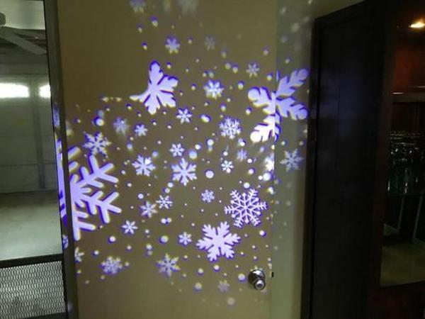 Snowflake Projector Lights Outdoor, Snowfall Lamp Night Light Projection, LED Christmas Projector Lights Waterproof photo review