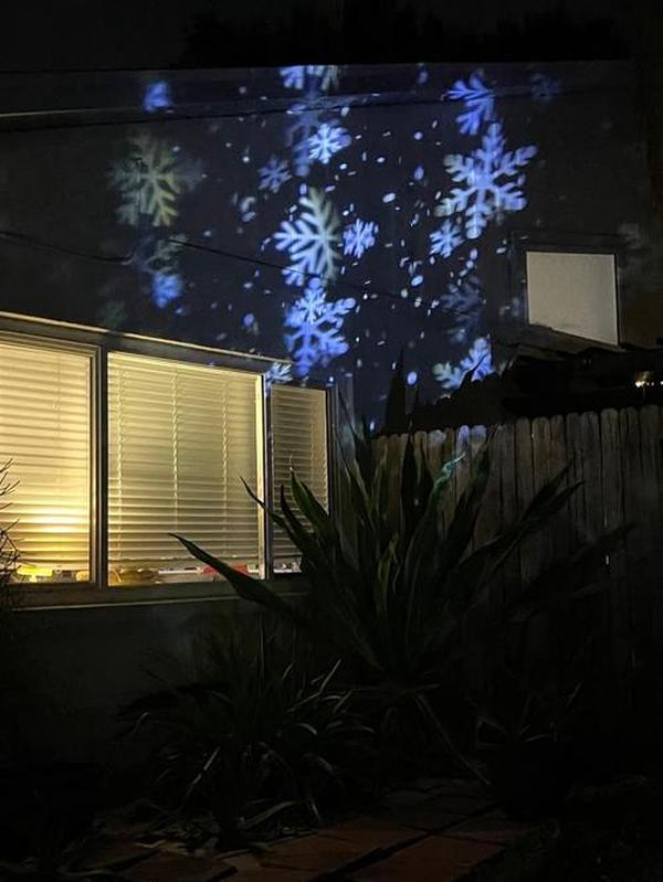 Snowflake Projector Lights Outdoor, Snowfall Lamp Night Light Projection, LED Christmas Projector Lights Waterproof photo review