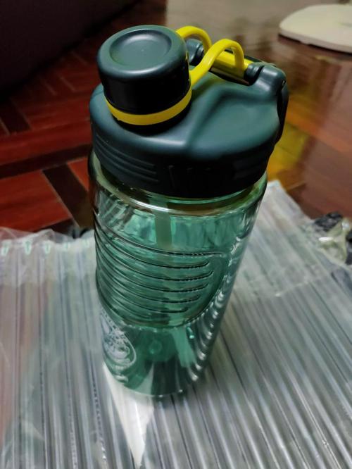 Summer Large Capacity Sports Water Bottle photo review