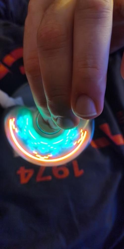 Super Fun Hand Spinner With Led Lights photo review